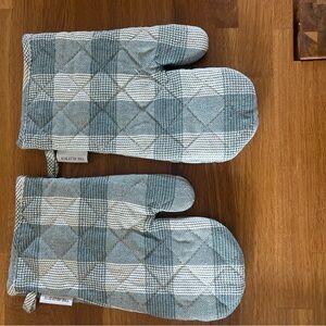 Jillian Harris x Fraiche Living oven mitts